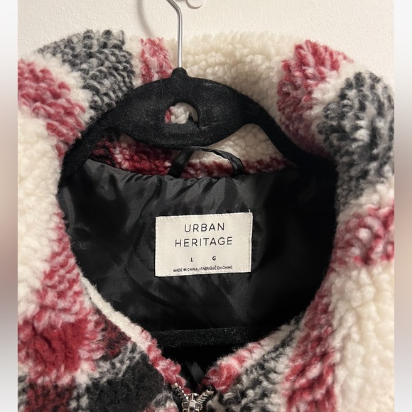 Urban heritage. White red and black plaid Teddy coat. Size large - Picture 2 of 6
